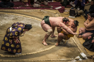 Comment les scandales publics dans le sumo affectent le statut des rikishi et les promotions au banzuke